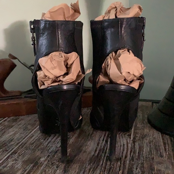 Via SPIGA Nya Black Leather Caged Bootie - Picture 5 of 16